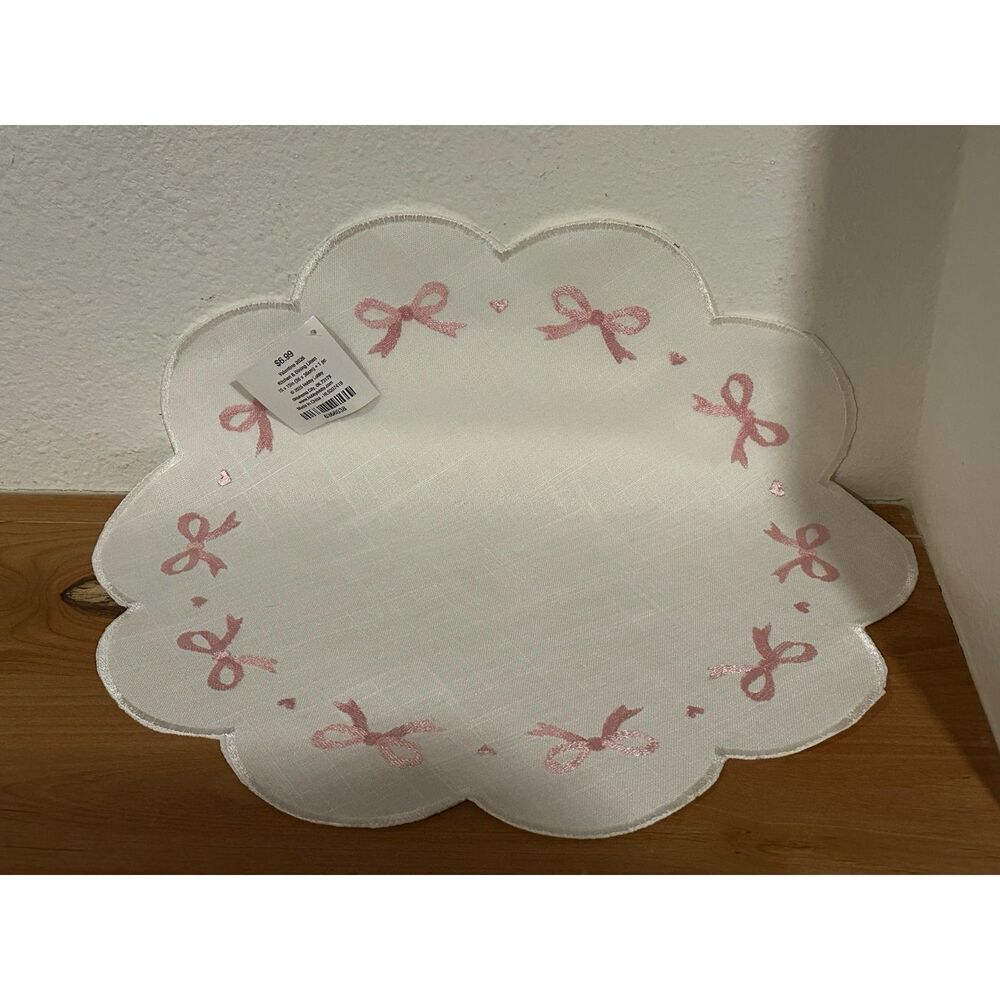 Scalloped Bow Embroidered Placemats Set Pink & White Cottagecore 8 pieces - Picture 3 of 3